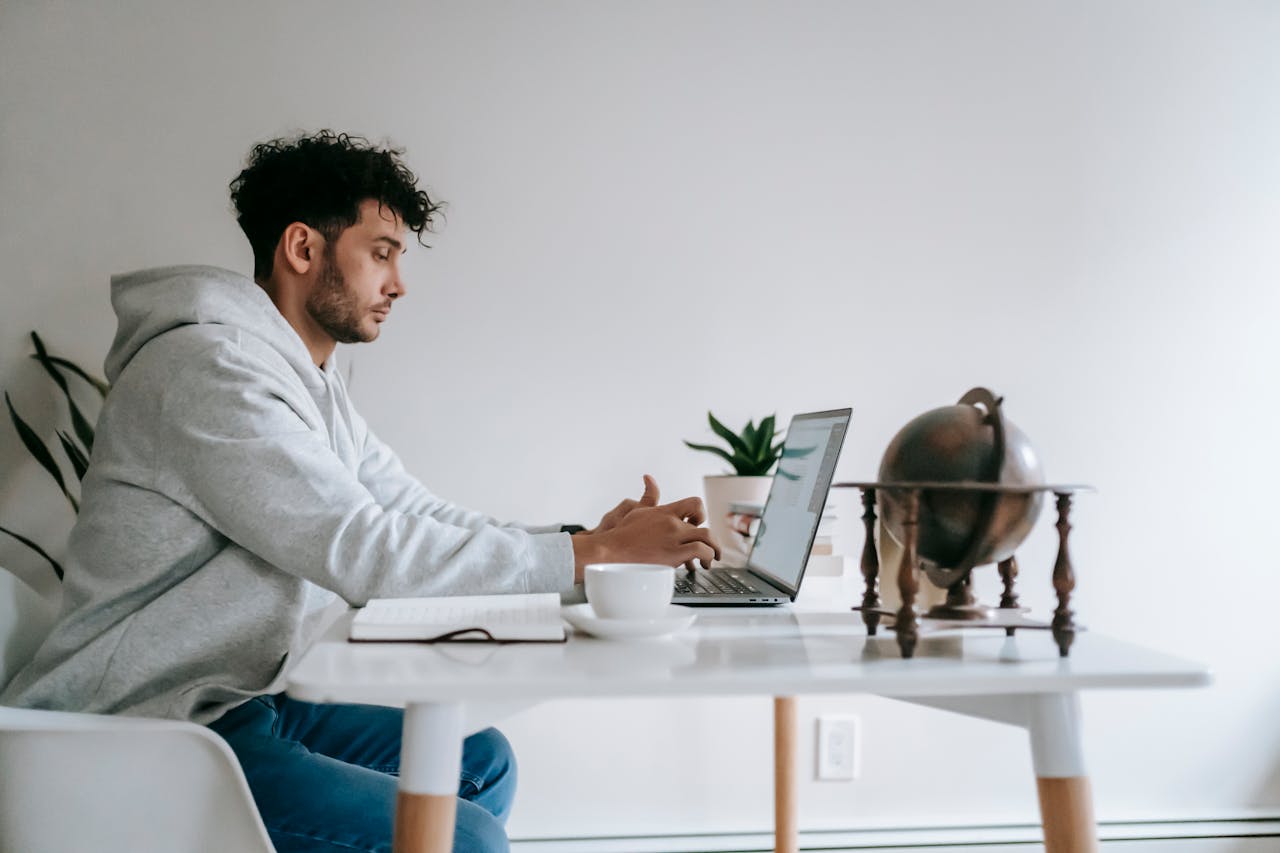 15 Entry-Level Remote AI Jobs Hiring Now (No Experience Required, May 2026)